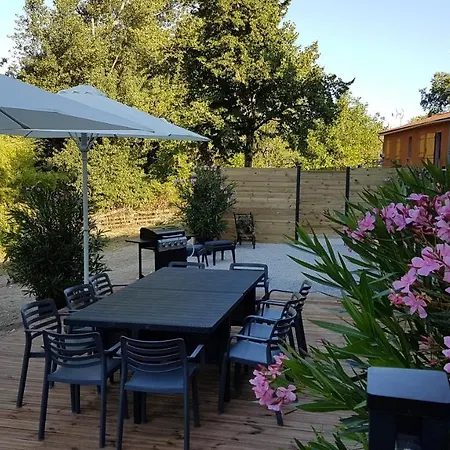 D'hotes Avec Jacuzzi St Ferreol Bed and breakfast
